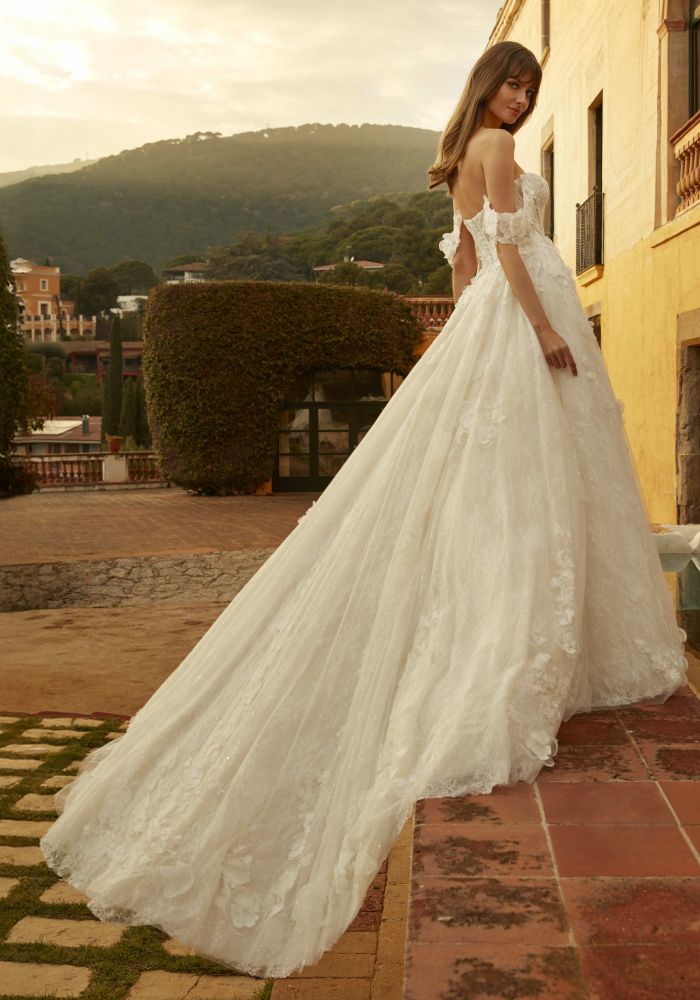 Robe de mariée SOKYA de NICOLE MILANO by Pronovias – Nicéa Mariage Nice