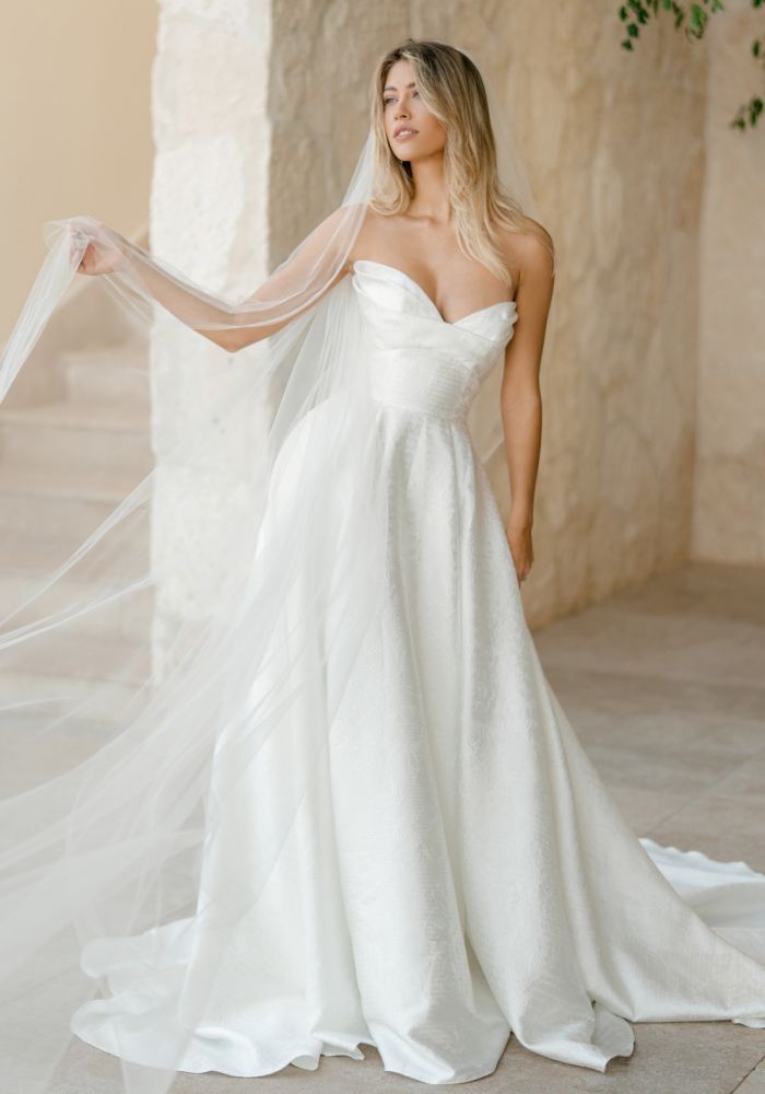 Robe de mariée ARLEY 11249 de WATTERS – Nicéa Mariage Nice